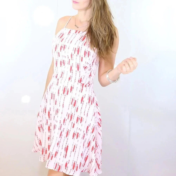 Print dress with back cutout - Picture 4 of 6